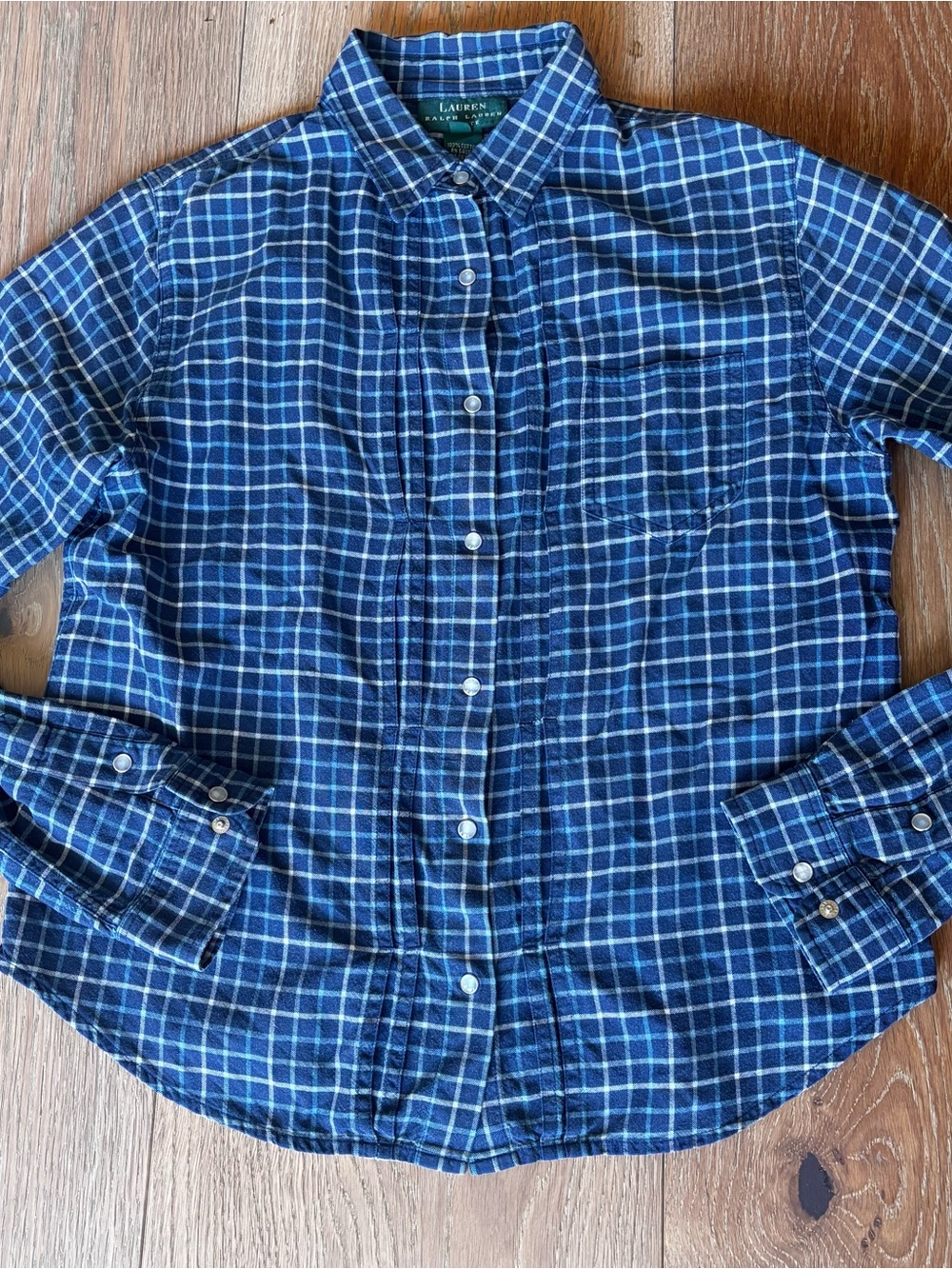 Beautiful Vintage Lauren Ralph Lauren
Western Shirt with Pearl Snaps
P/M